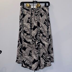 Bobeau Black and Gray Leaf Print A-Line Midi Skirt